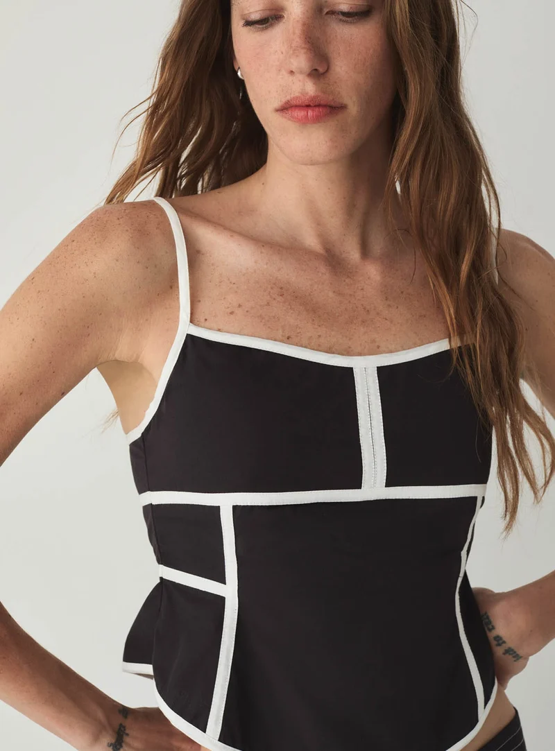 GINGER BLACK PIPING TOP