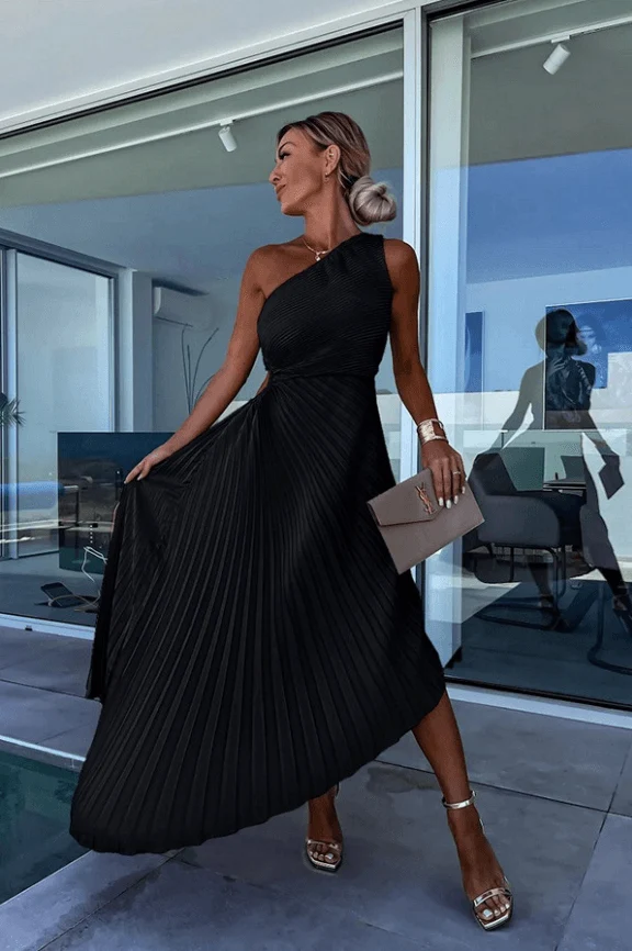Sophie | Elegant One Shoulder Sommarklänning med Plisserad Kjol