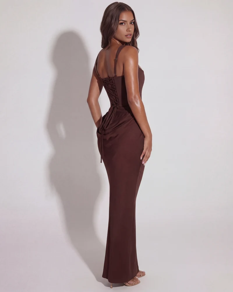 Mia | Elegant Djupbrun Maxi Klänning