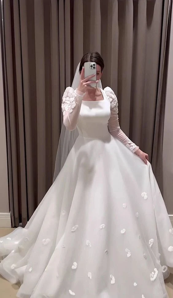 Elegant Vit A-linje Långärmad Tyll Bröllopsklänning Golvlång