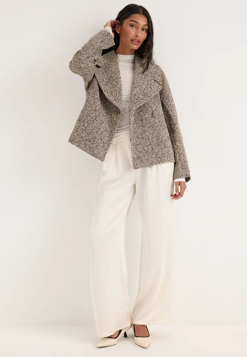 Vikamille L/S SHORT JACKET