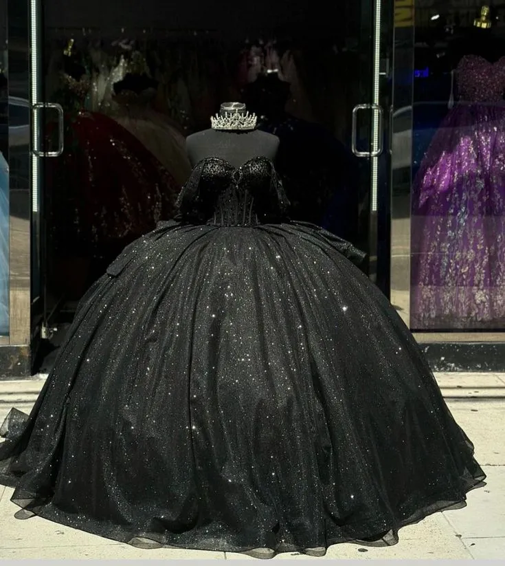 Glänsande svart balklänning Quinceanera-klänning med pärlstav och kristallrosett