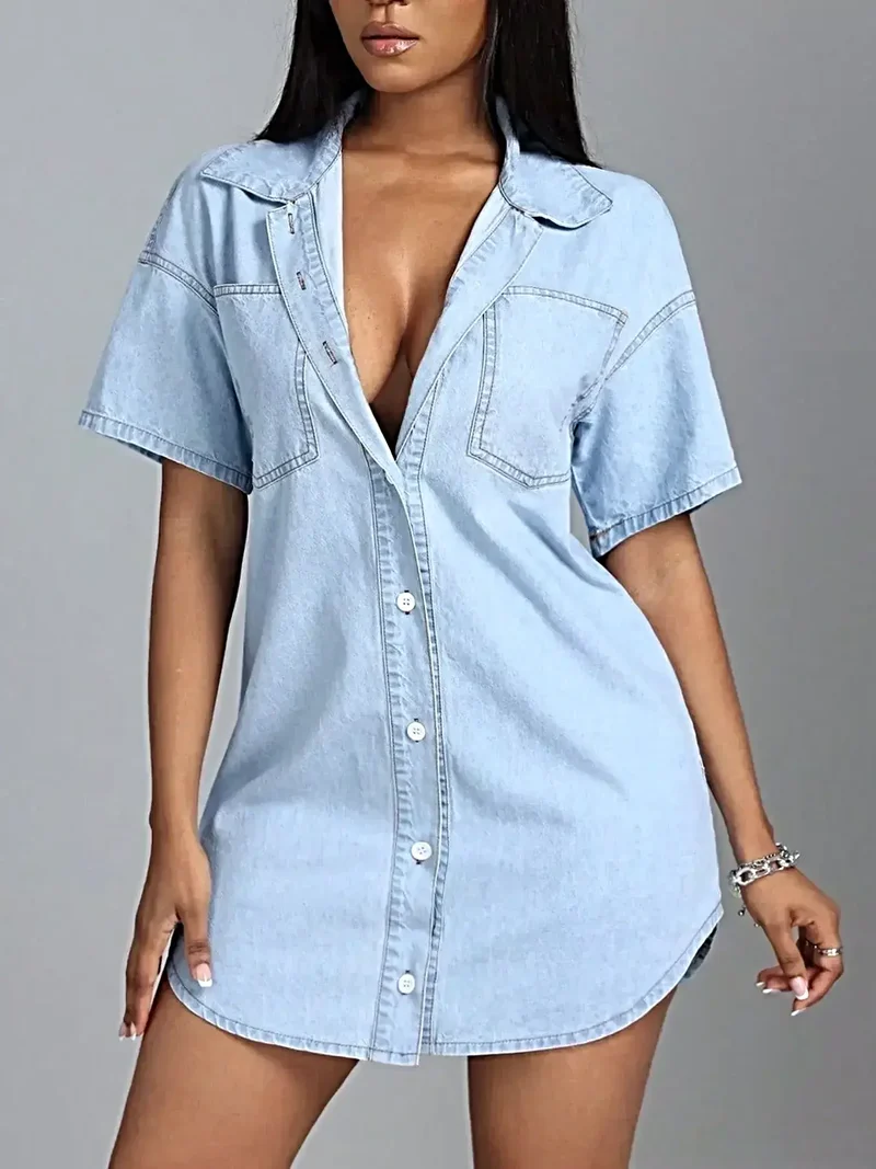 Elegant denimklänning med knappar och fickor - kortärmad, avslappnad och elegant stil