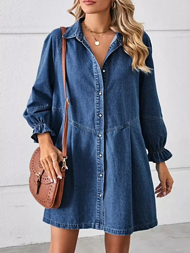 Chic denimklänning med volanger och knappdetalj - 95 % rayon, klassisk modell