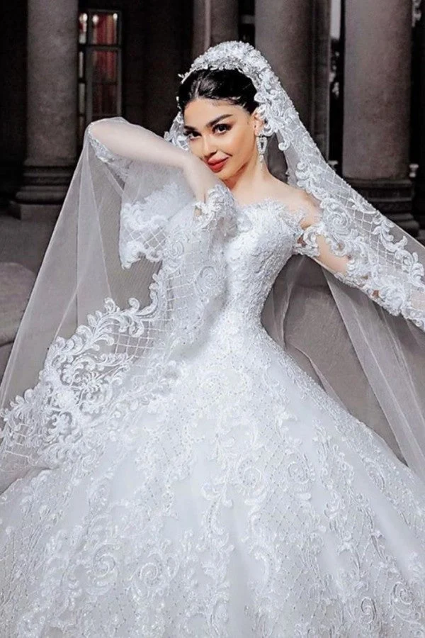Elegant Prinsessa med Pärlapplikationer, Lång Bröllopsklänning med Ärmar och Tyll