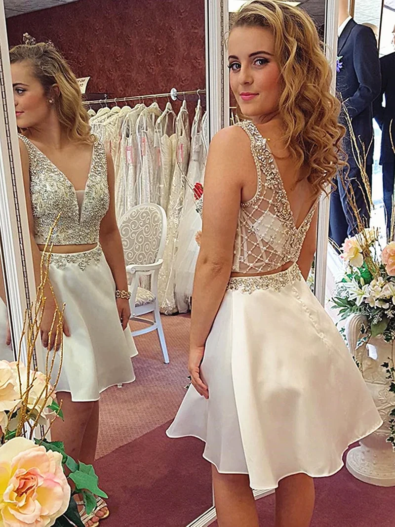 A-linjeformad V-ringad kort tvådelad pärlpärlbalklänning champagnefärgad formell homecoming-outfit