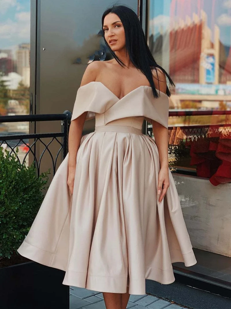 Champagnefärgad Off-Shoulder Kort Homecoming Klänning Formell Studentklämming Cocktailklänning