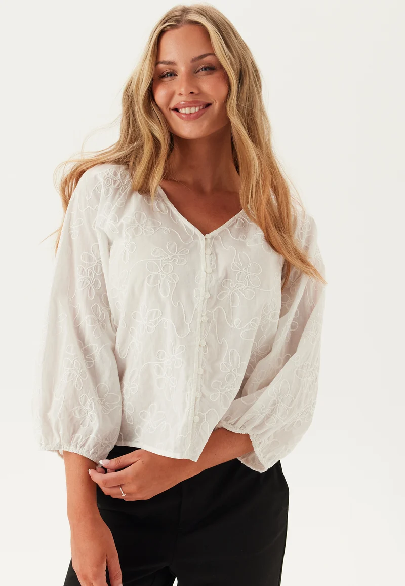 Onlzion 3/4 V-NECK EMB TOP WVN