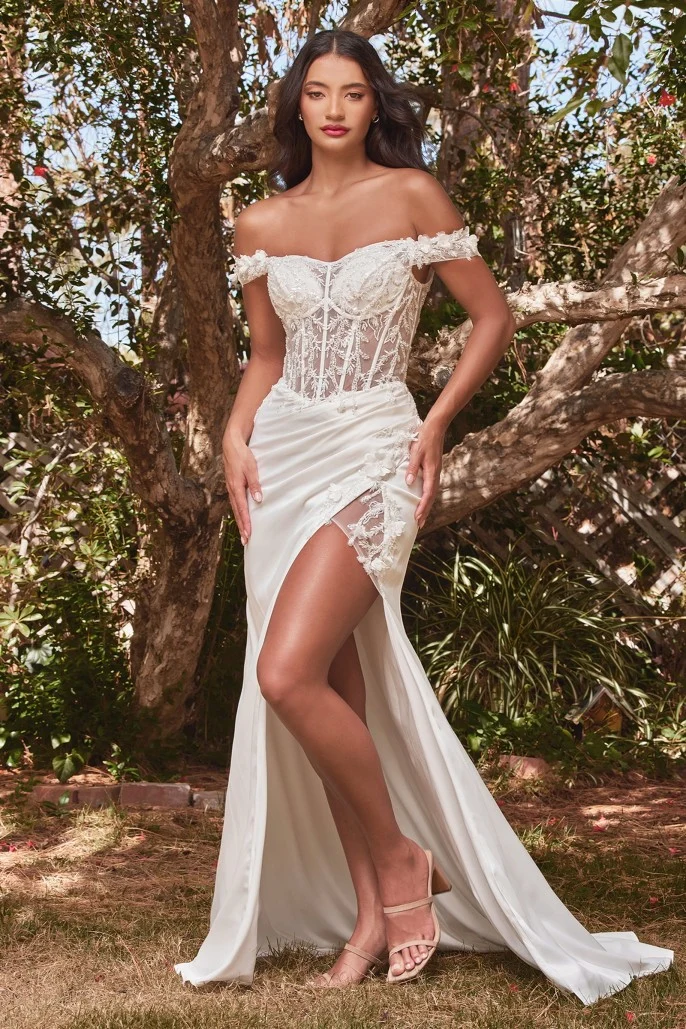 Off the Shoulder blommig slida brudklänning med slits från Cinderella Divine CD0186W