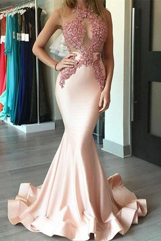Elegant rosa sjöjungfruklänning med fina spetsapplikationer och räfflad fåll