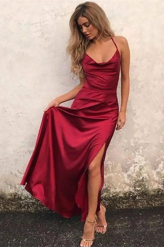 Elegant halterneck-balklänning med vinröd urringning och slits - Perfekt för speciella tillfällen