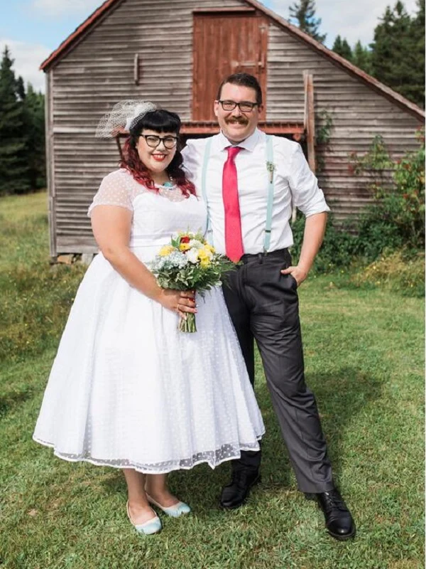 Keps ärm Country Style 50-tal Polka Dots Tea Längd Bröllopsklänning för Plus Size Lady