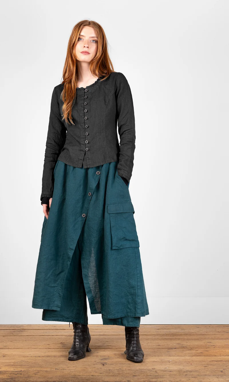 Blus med volangdetaljer, figursydd