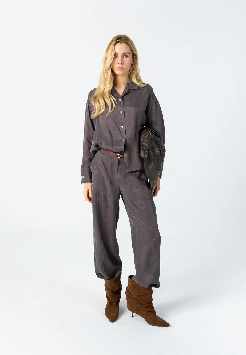 Löst sittande byxor - Sille passform - Asphalt grey