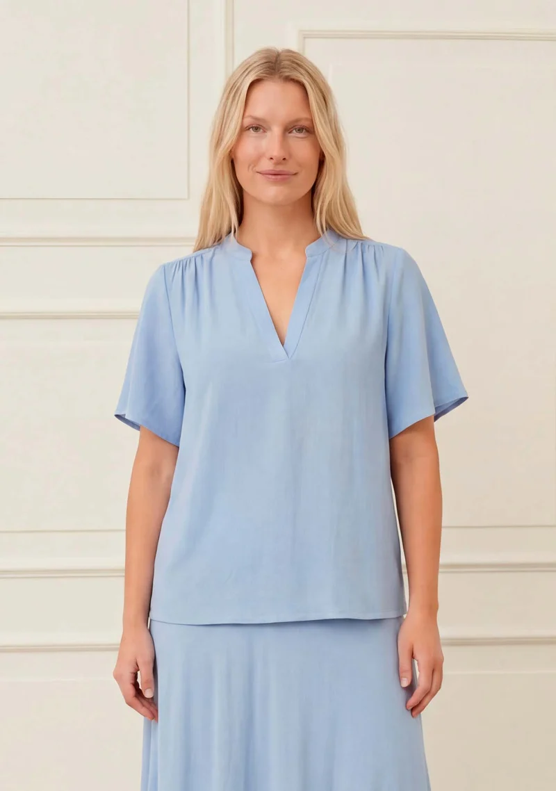 Pearl s/s Blouse - Light blue