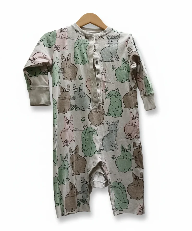 Next baby sovdräkt med kaninmönster