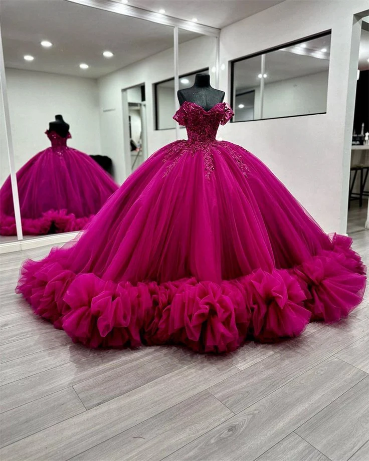 Prinsessa Quinceanera Flerstegs Volang Tyllbalklänning med Applikation