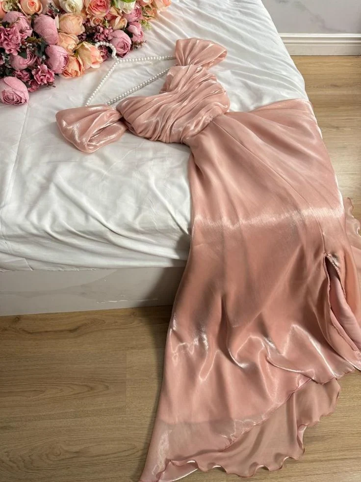 Axelbandslös Rosa A-linjeformad Medellång Balklänning i Siden och Satin
