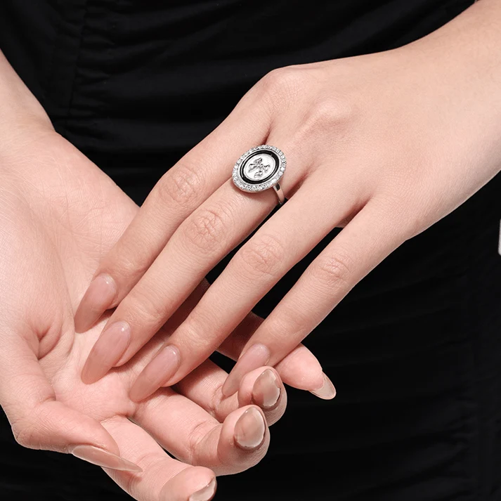 Kvinnors Grunge Bowknot Button Strass Ring