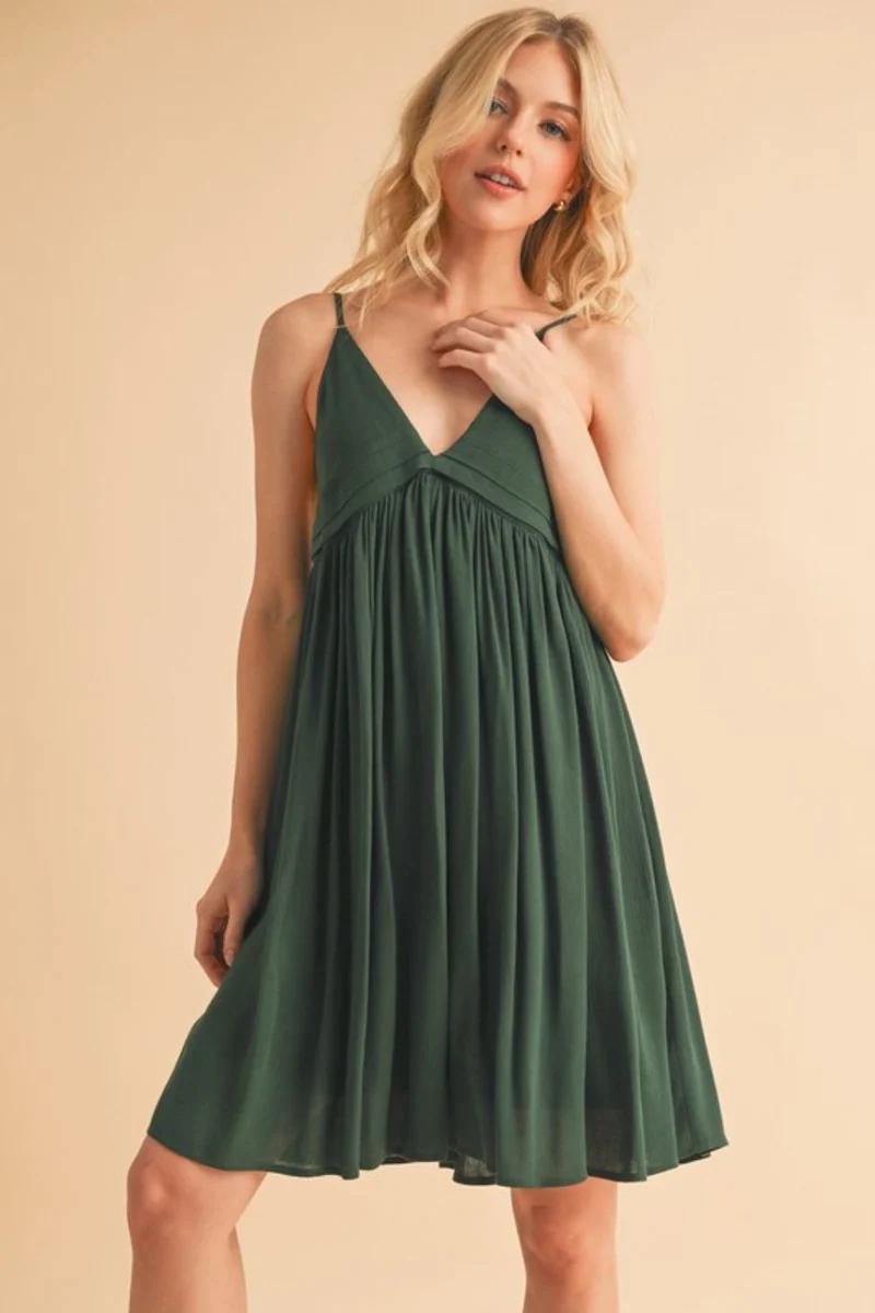 Aemi + Co Rynkad Miniklänning med Djup Urringning - Elegant Aftonklänning i 100 % Rayon med Förförisk Halsringning