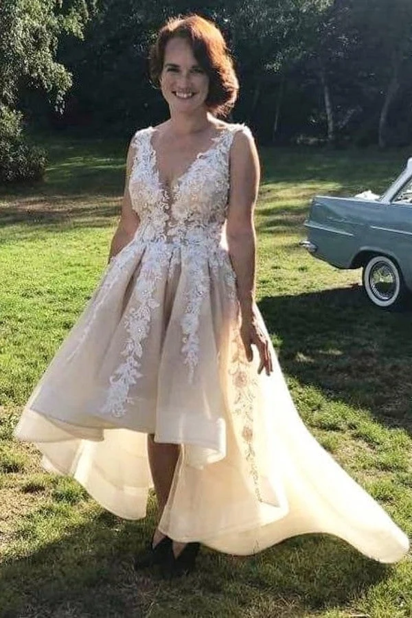 Elegant Bara Axlar Brudklänning Med Spetsapplikationer I Tyll