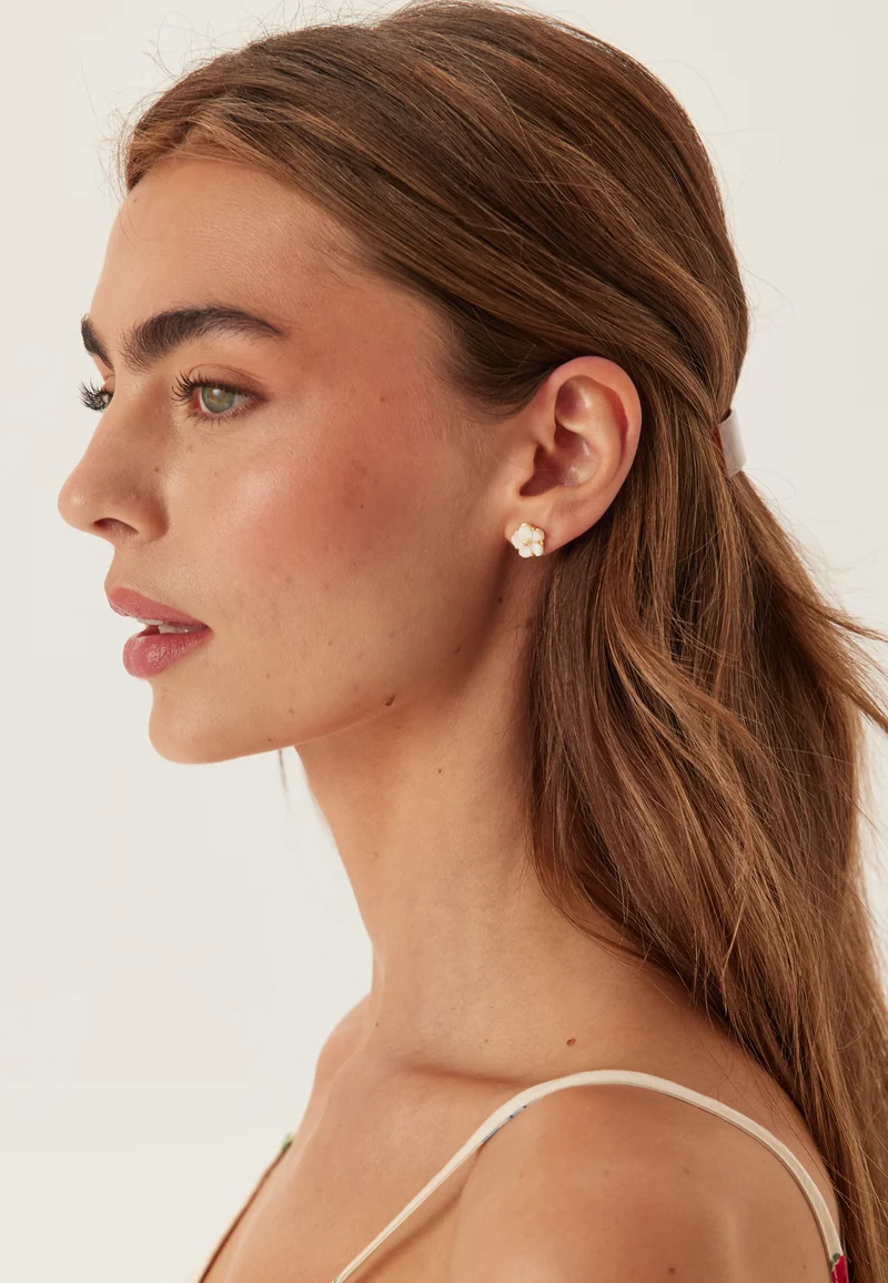 Petite Claire Earrings - Creme Puff
