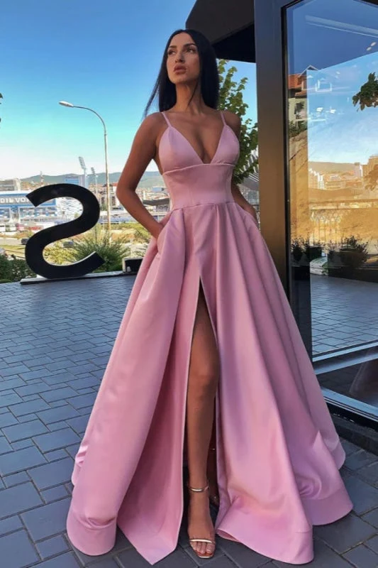 Elegant rosa balklänning med hjärtformad spaghettiband och hög slits