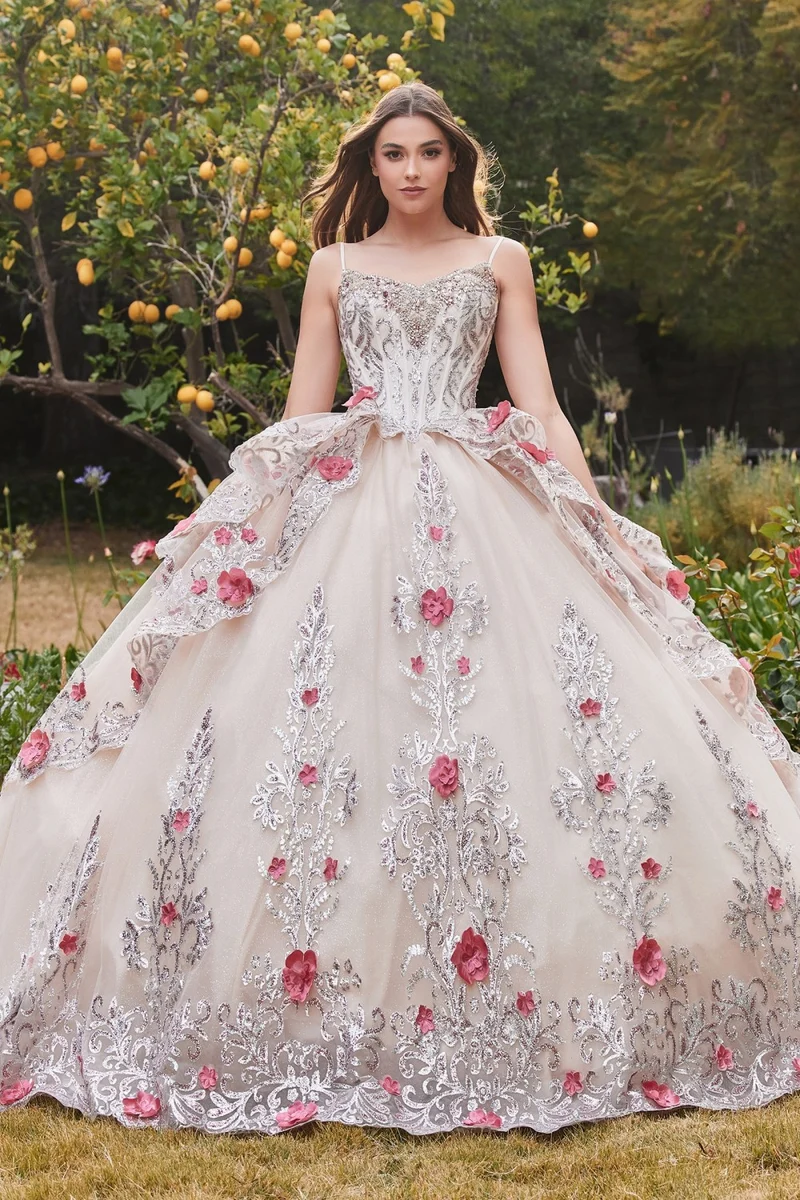Blommig balklänning i tyll Quinceanera från Ladivine 15703