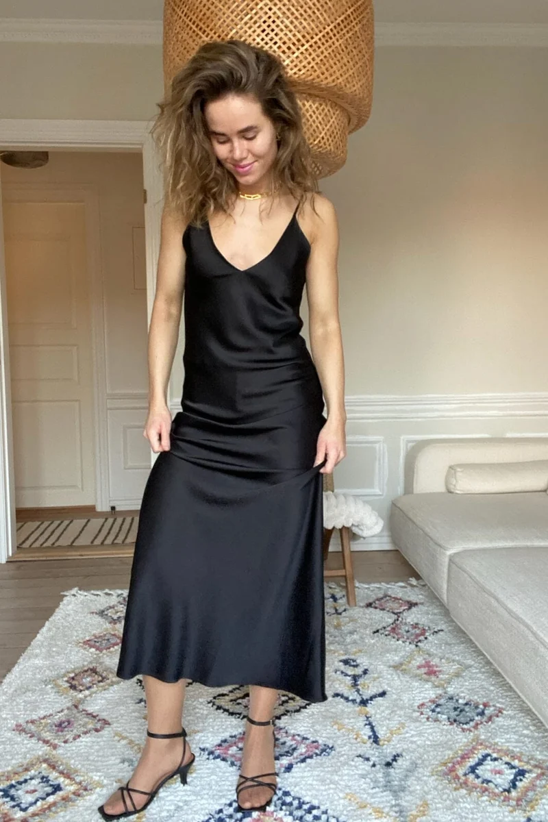 Karmamia - Camisole Dress 2120 - Semi Rich Black