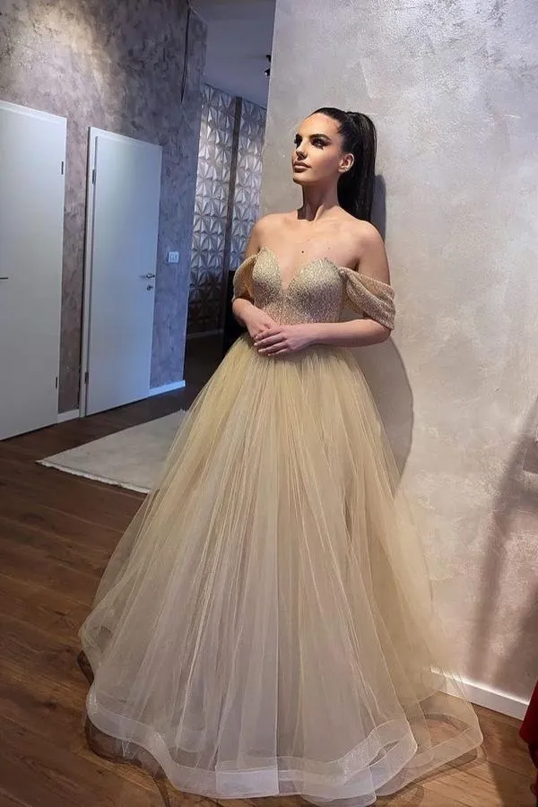 Elegant Hjärtformad Off-Shoulder Pärlbesatt A-linjeformad Brudklänning med Tyllvolanger
