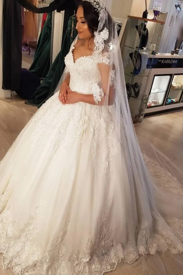 Elegant Off-Shoulder Spets Prinsessbrudklänning: Lång Kapellsläp Brudklänning