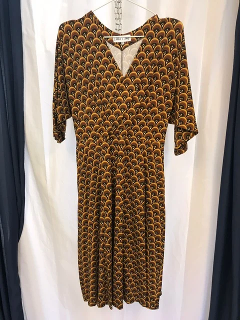 Secondhand: Klänning ELSA 20s logo brown - M