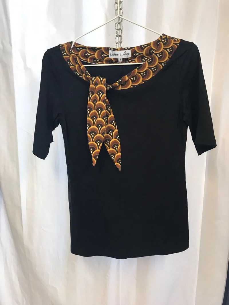 Secondhand: Sanna - Svart med 20s logo brown - S