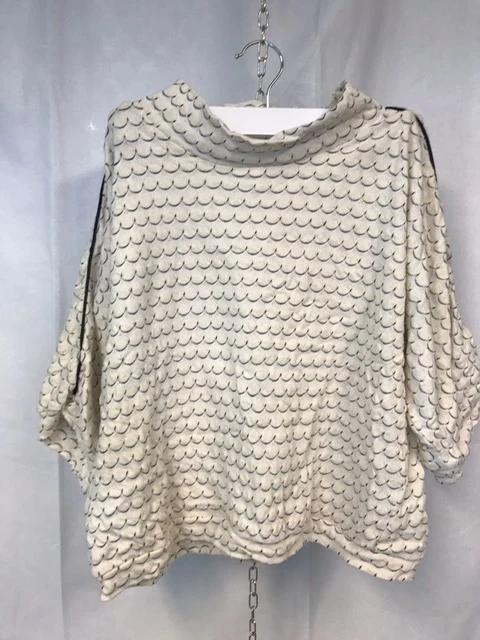 Secondhand: Stickad tröja i vitt med svarta detaljer - L