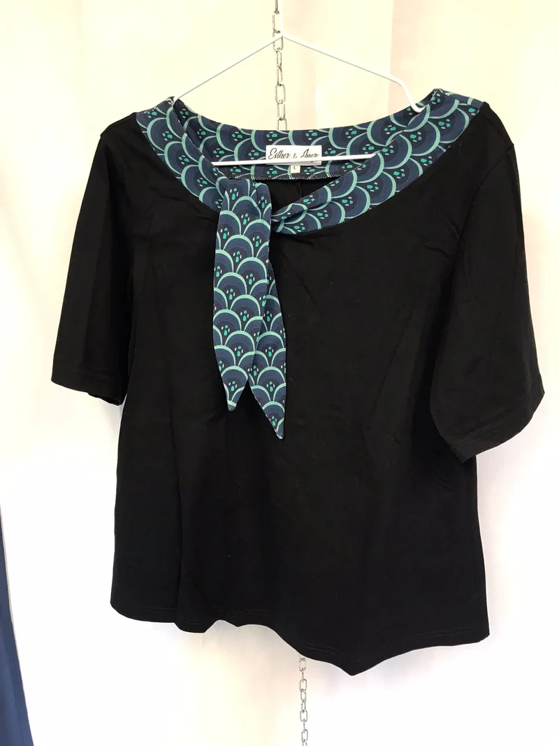 Secondhand: Sanna - Svart med 20s logo blue - L