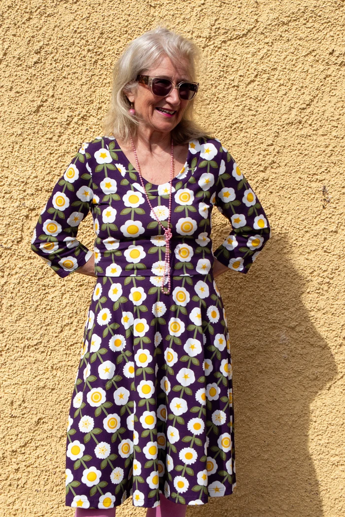 Klänning Stina - Springflower dark purple