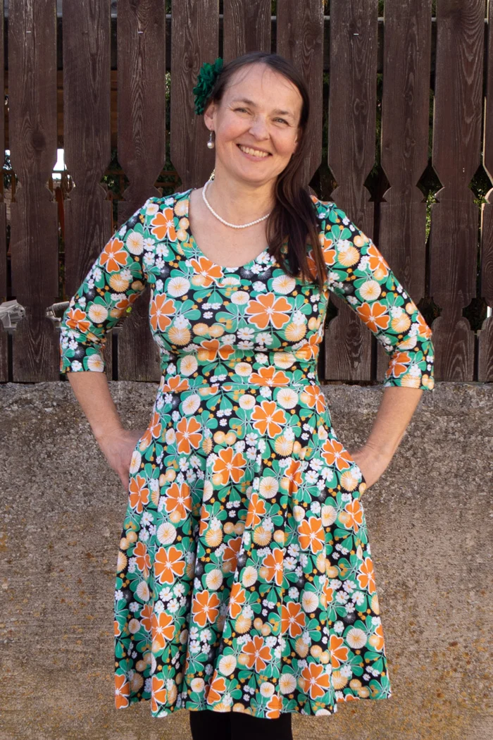 Klänning Stina - Majblomma orange black