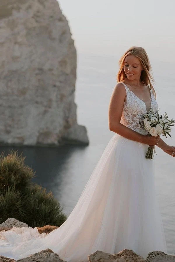 Elegant Boho A-linjeformad V-ringad Spets Tyll Brudklänning för Blygsamma Brudar