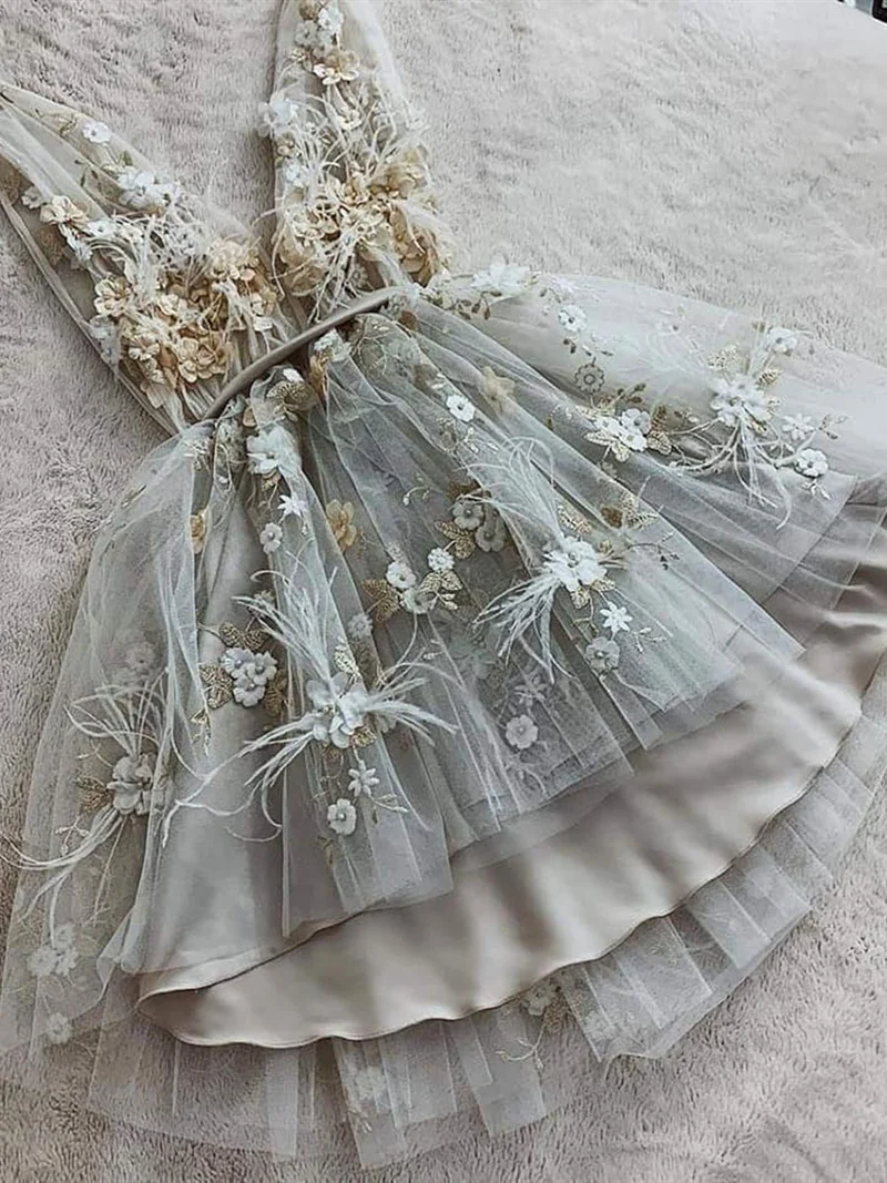 Elegant V-ringad grå spetsblommig balklänning: Kort, formell, examensklänning, homecoming-klänning