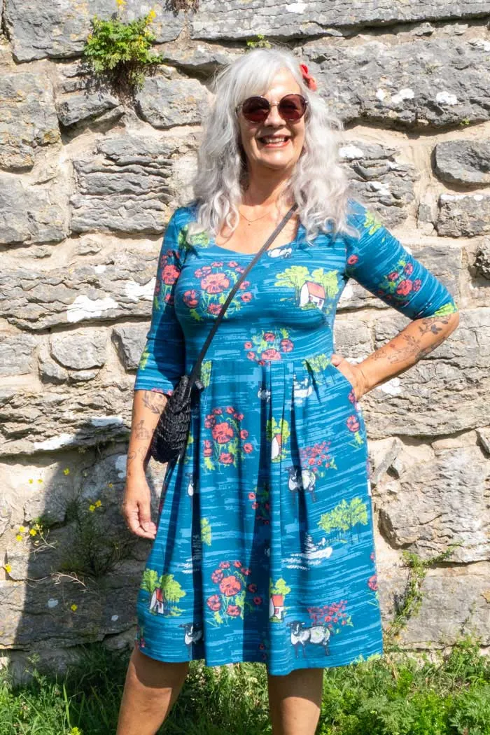 Klänning Gerda - Kalkstenshawaii dark blue