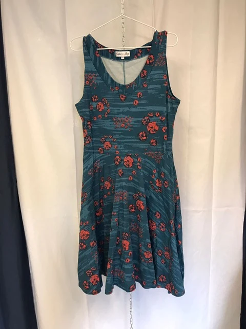 Secondhand: Stina - Kalkstenshawaii dark flower - L