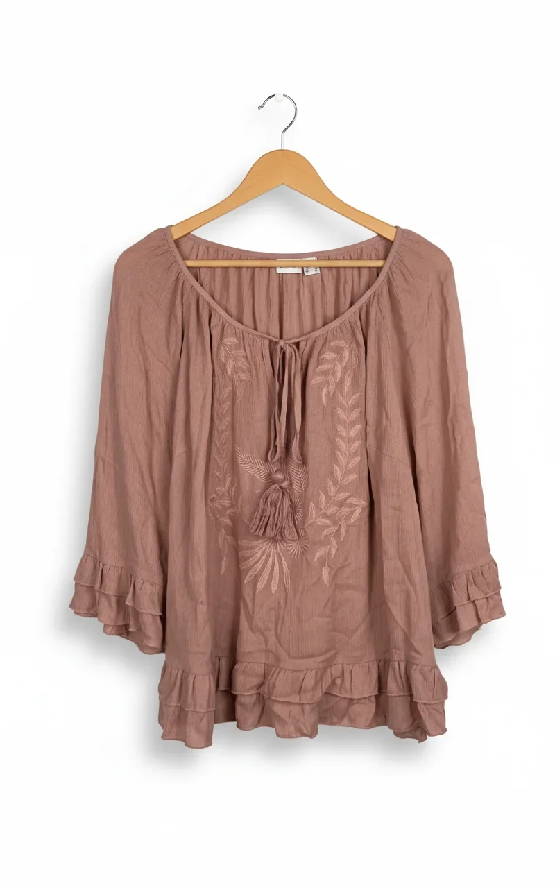 Bodyflirt rosa broderad blus med volanger