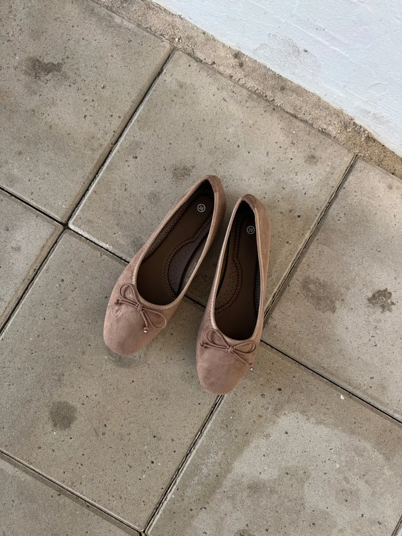 Esther ballerina lysebrun