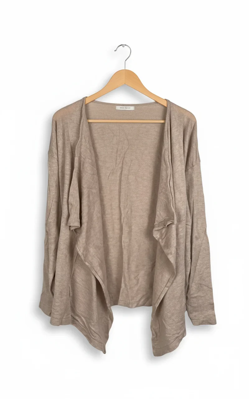 Ljusbeige draperad stickad kofta