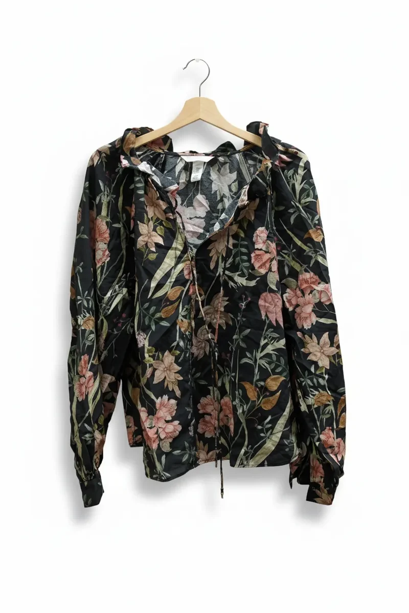 H&M blommig blus med långa ärmar
