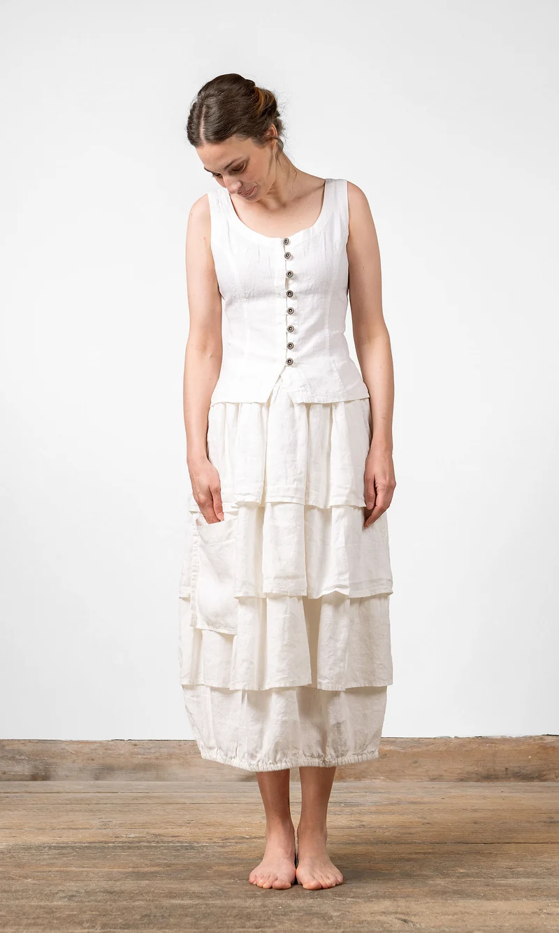 Västlinne med snörning i ryggen