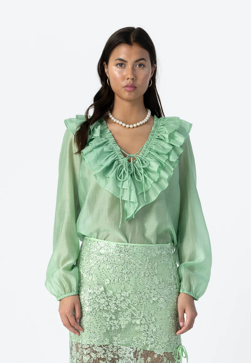 BLUS MED VOLANGER OCH ROSETTER - Mint