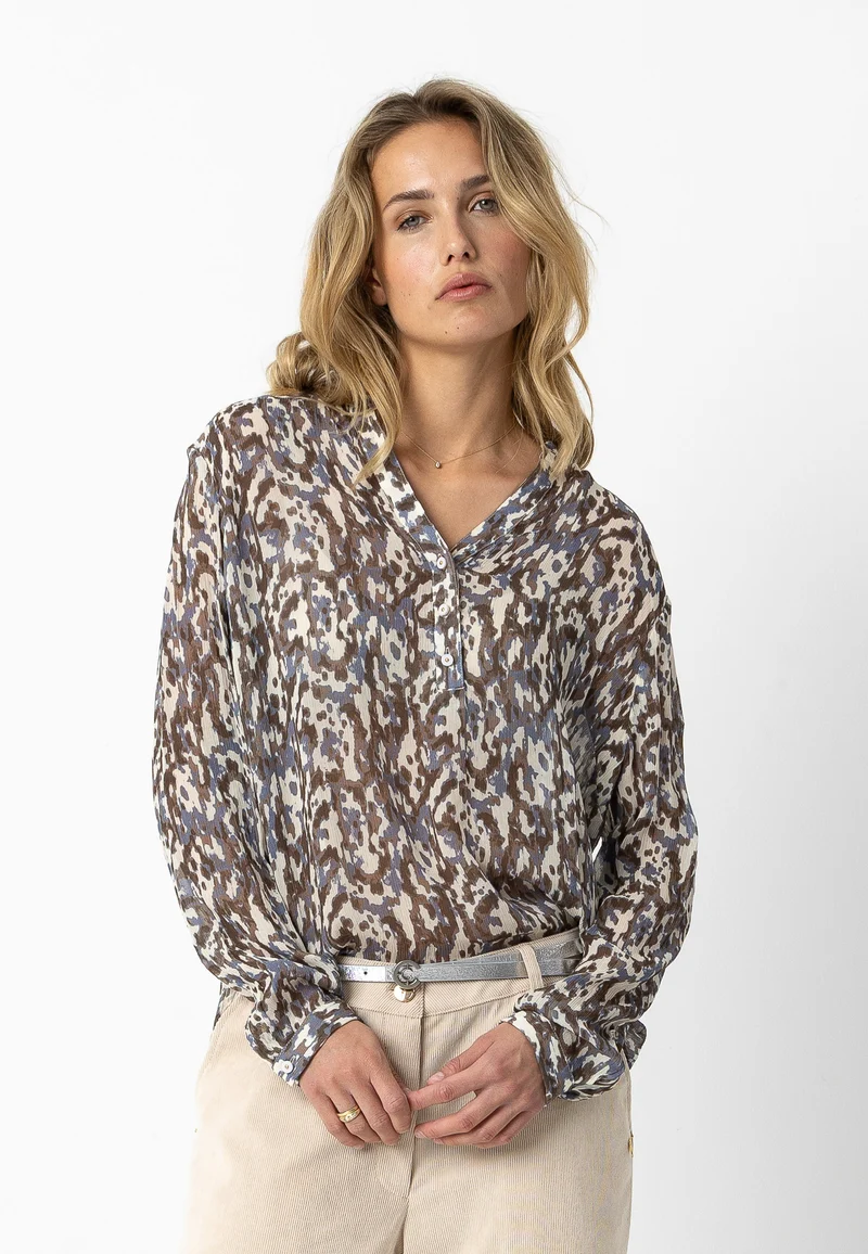BLUS I DRÖMLANDS TRYCK - Blue dreamscape print