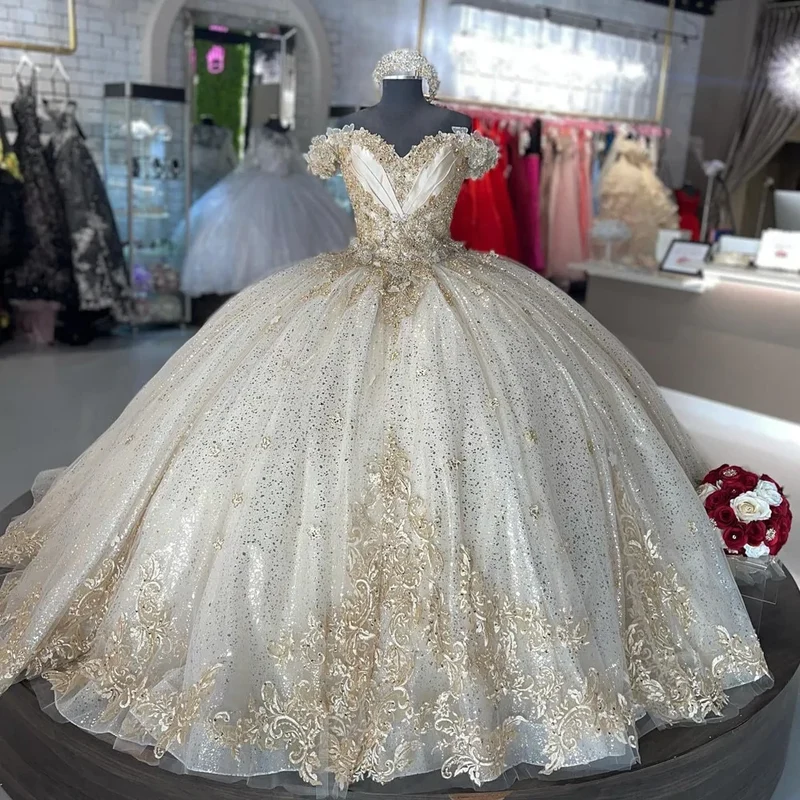 Glittrig Off Shoulder Champagnefärgad Quinceanera Klänning Festbalklänning Elegant