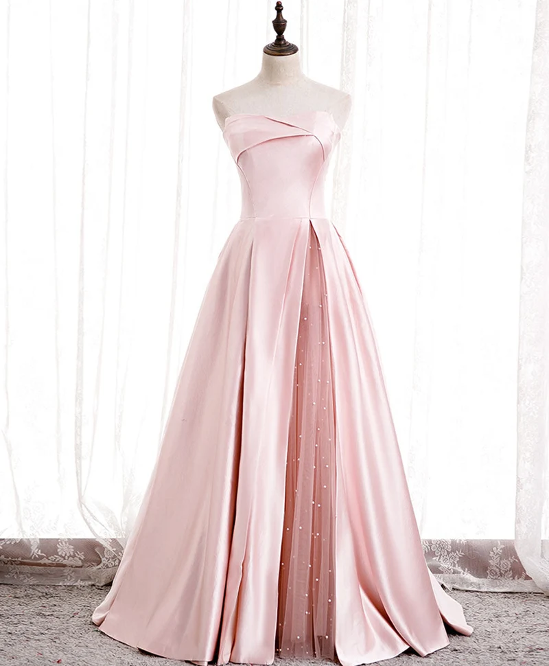 Elegant rosa lång balklänning i satin